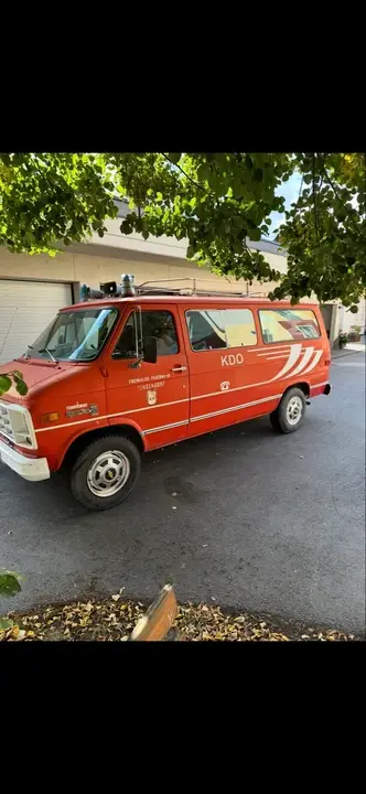 Chevrolet Suburban Van