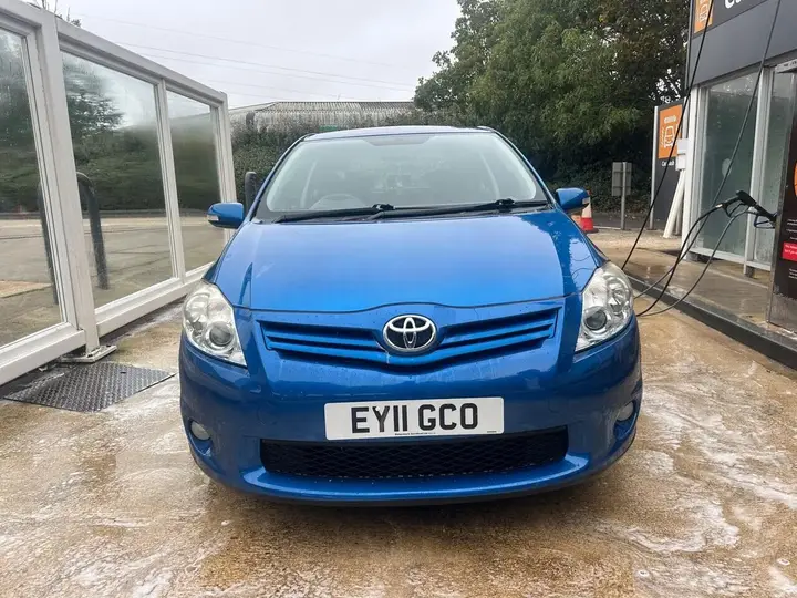 Toyota Auris 2011 photo 5