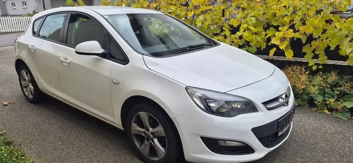 Opel Astra 2014 photo 3