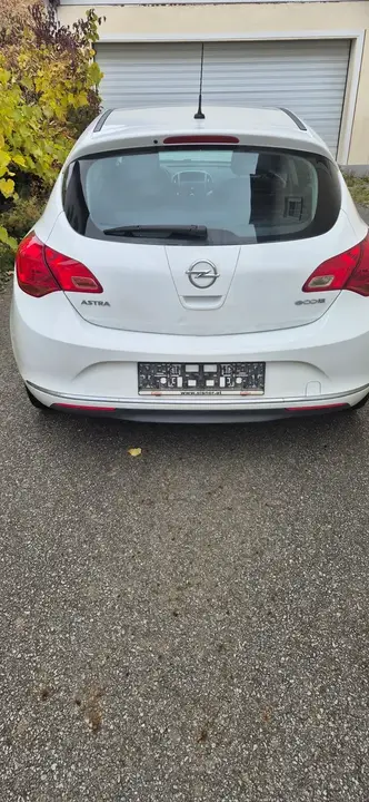 Opel Astra 2014 photo 2