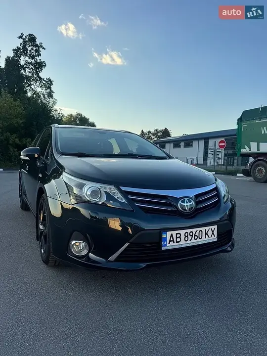 Toyota Avensis 2012 photo 5