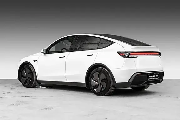 Tesla Model Y 2025 photo 5