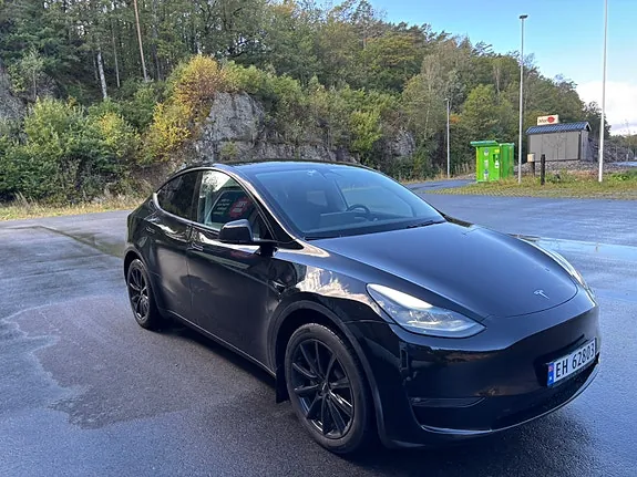 Tesla Model Y 2024 photo 2