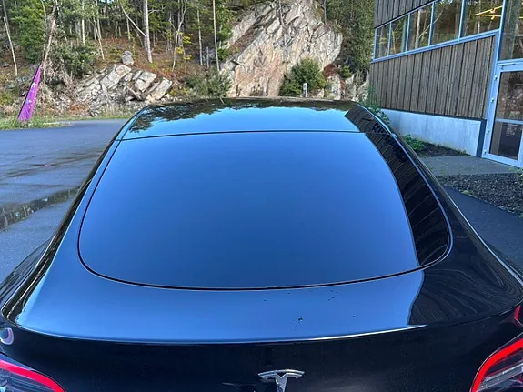 Tesla Model Y 2024 photo 3