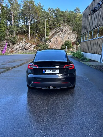 Tesla Model Y 2024 photo 5