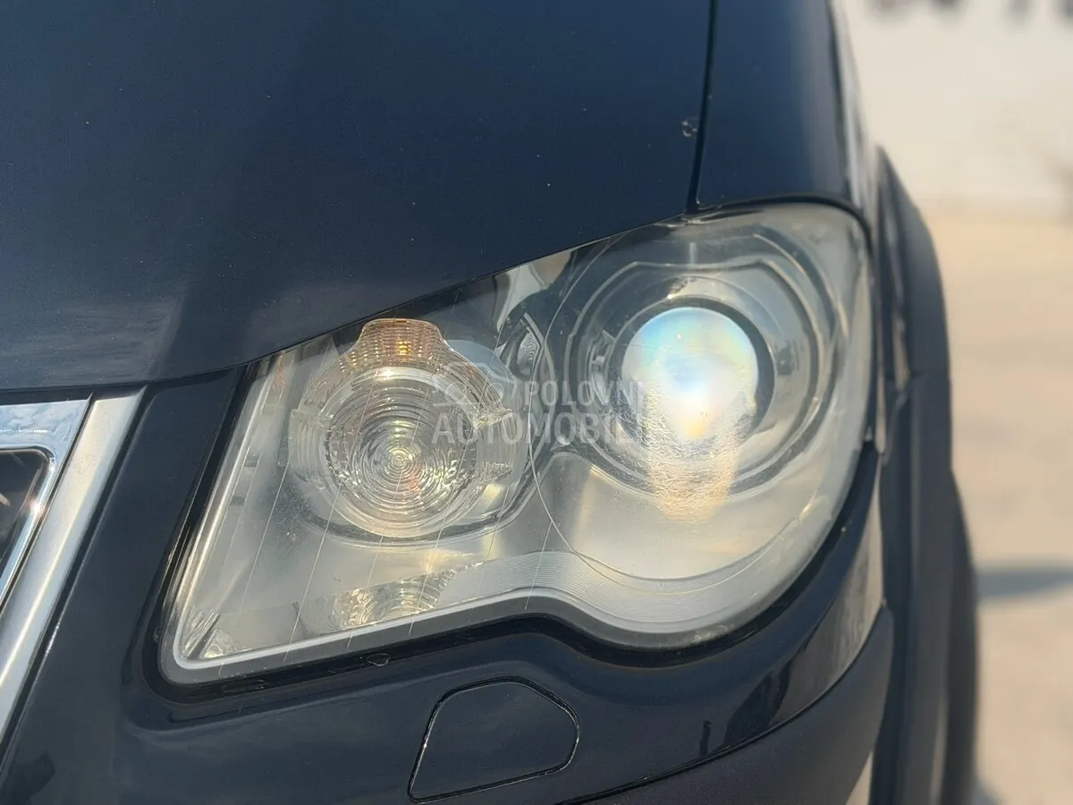 Volkswagen Touran 2009 photo 3