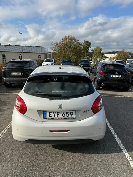 Peugeot 208 2015 photo 2