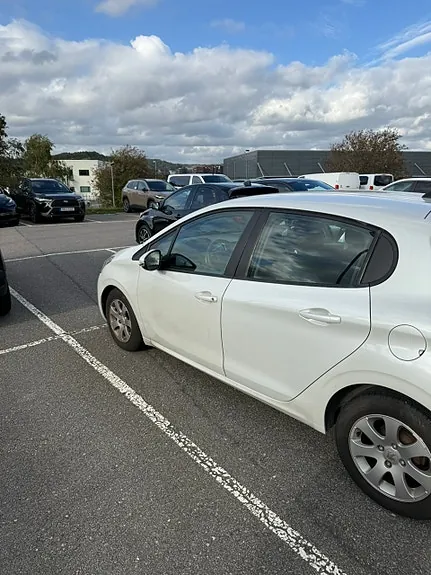 Peugeot 208 2015 photo 4