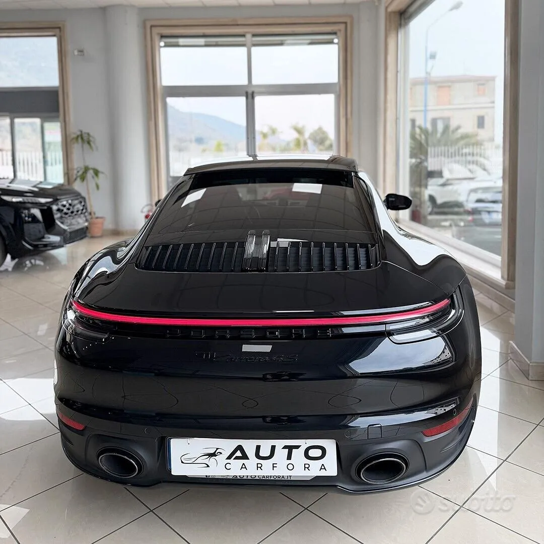 Porsche 911 2020 photo 2