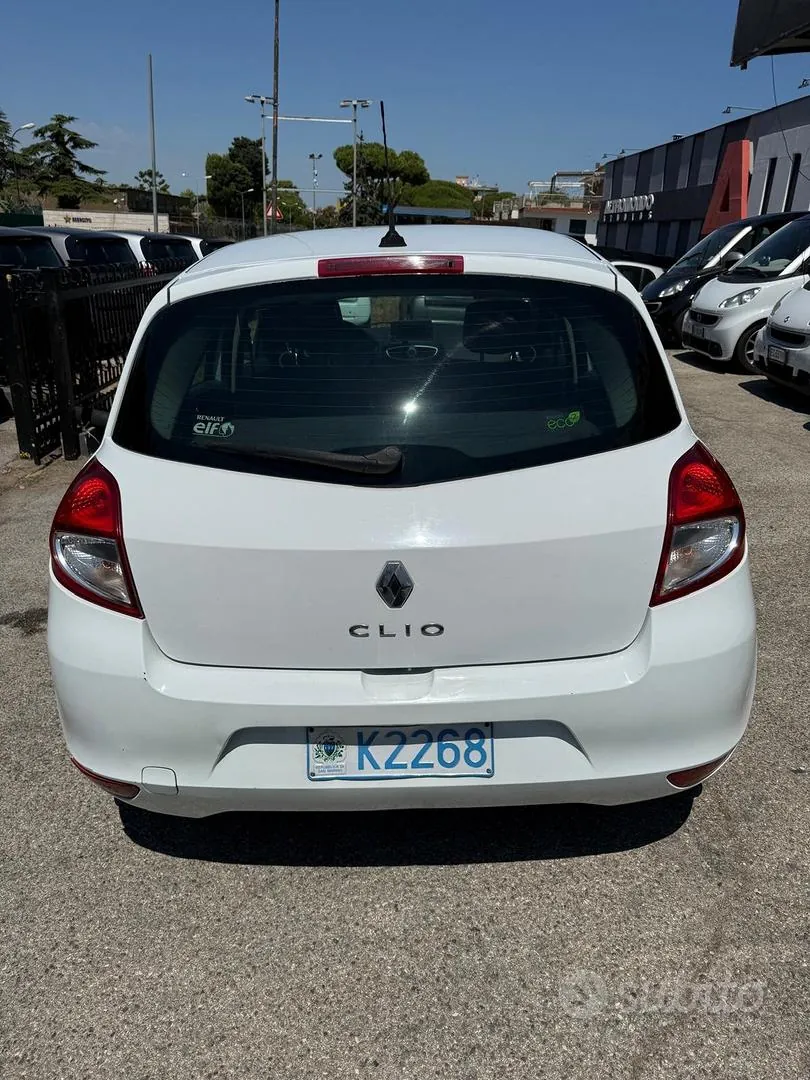 Renault Clio 2010 photo 4