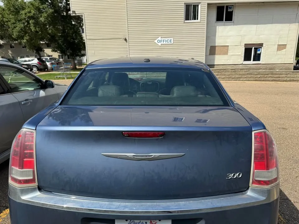 Chrysler 300 2011 photo 3