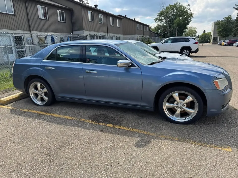Chrysler 300 2011 photo 4