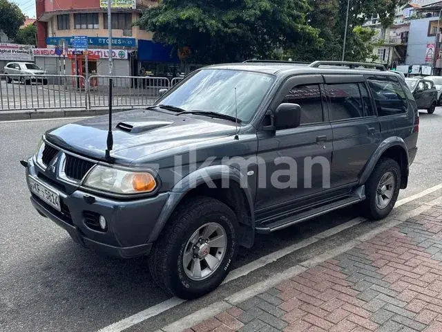 Mitsubishi Montero 2007 photo 2