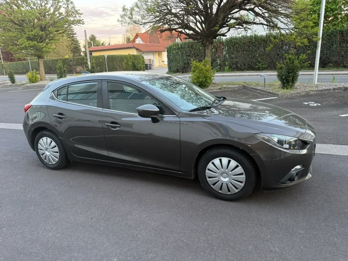 Mazda Mazda3 2015 photo 2