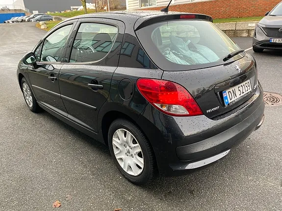 Peugeot 207 2010 photo 5