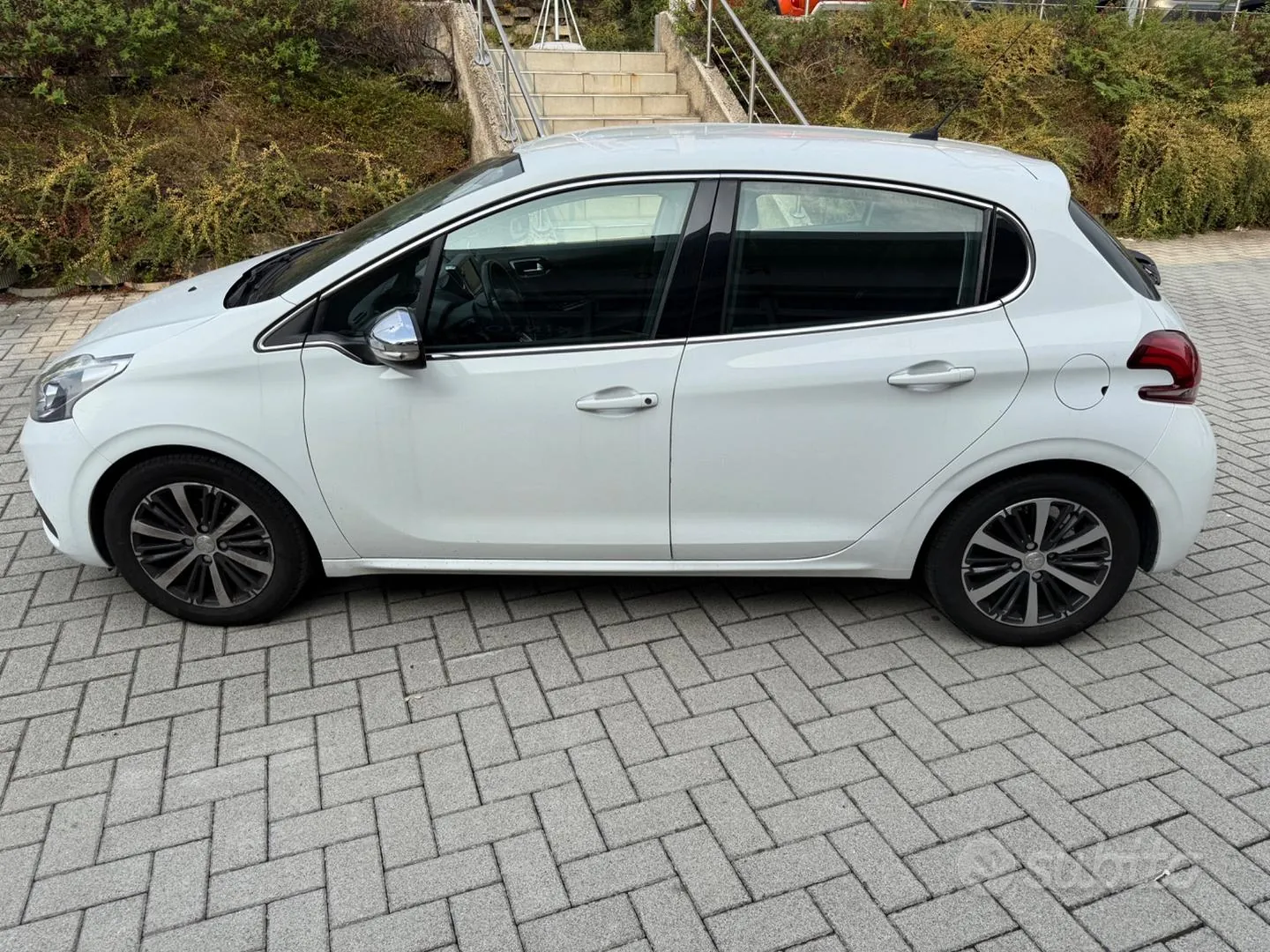 Peugeot 208 2017 photo 3