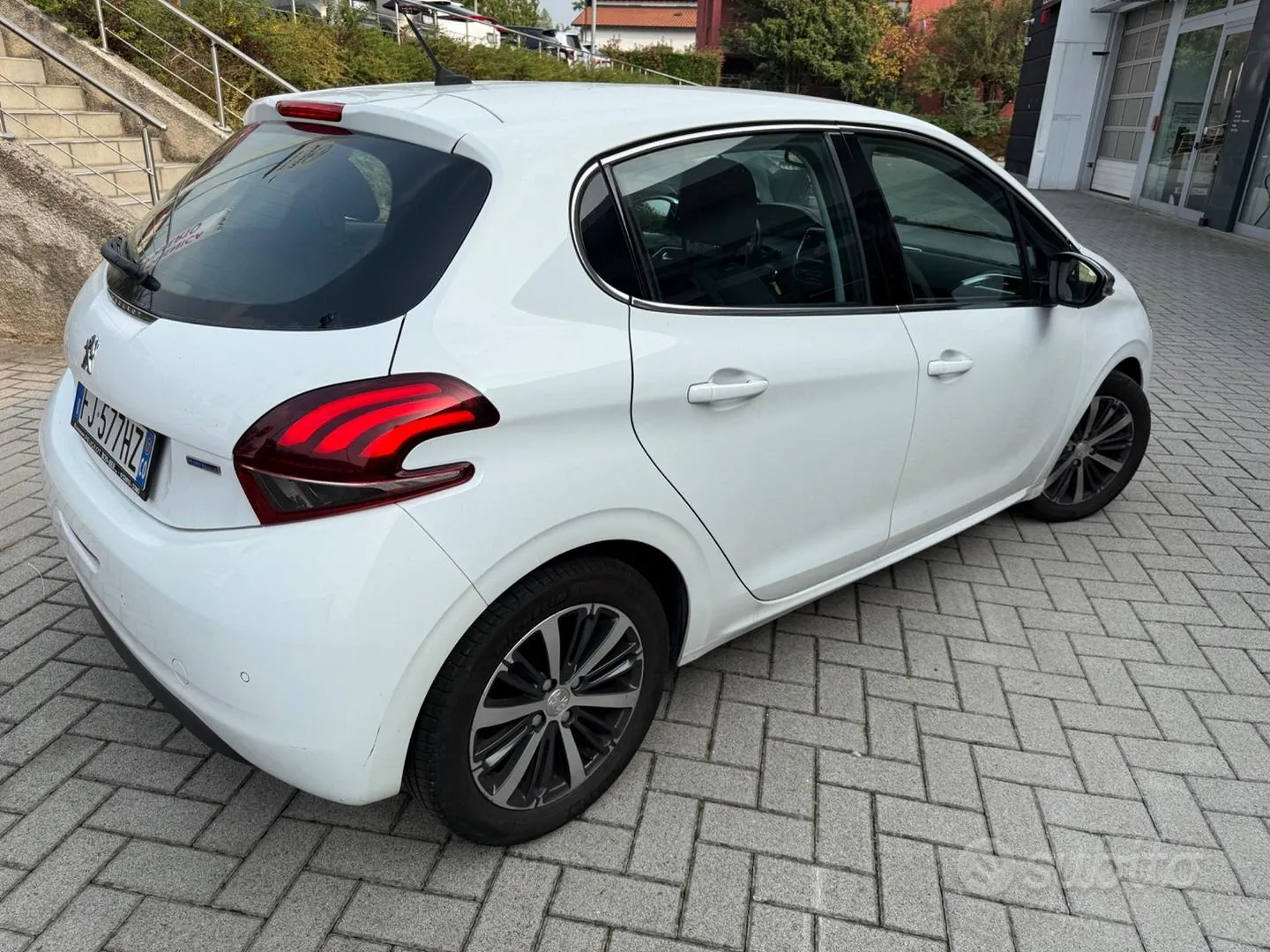 Peugeot 208 2017 photo 2