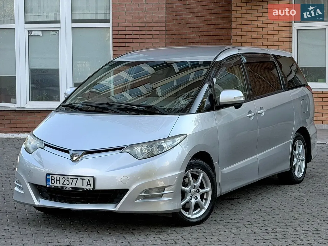 Toyota Estima 2007 photo 2