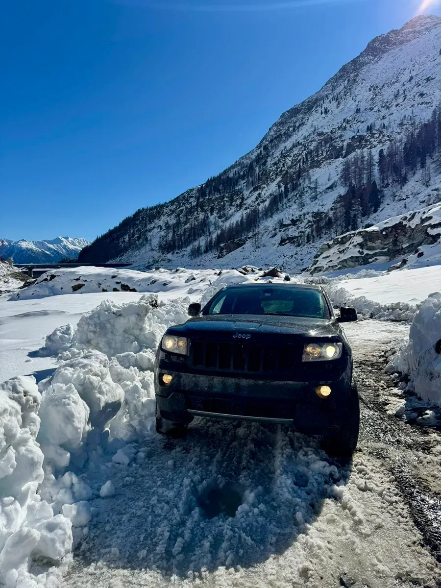 Jeep Grand Cherokee 2012 photo 2