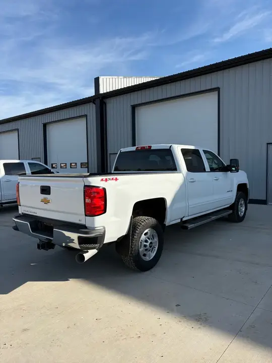 Chevrolet C/K Pickup 2500 2019 photo 3