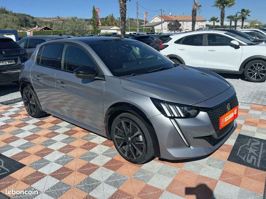 Peugeot 208 2022 photo 3