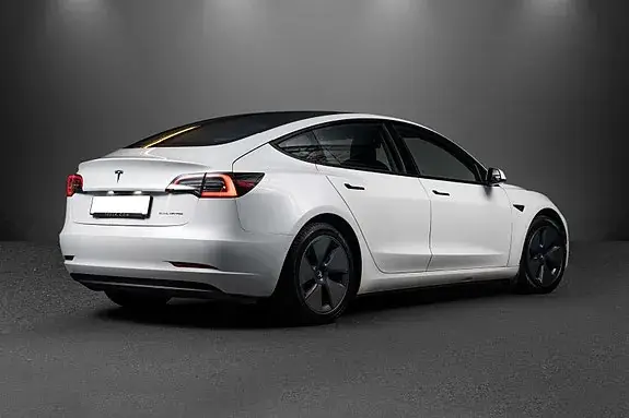 Tesla Model 3 2021 photo 2