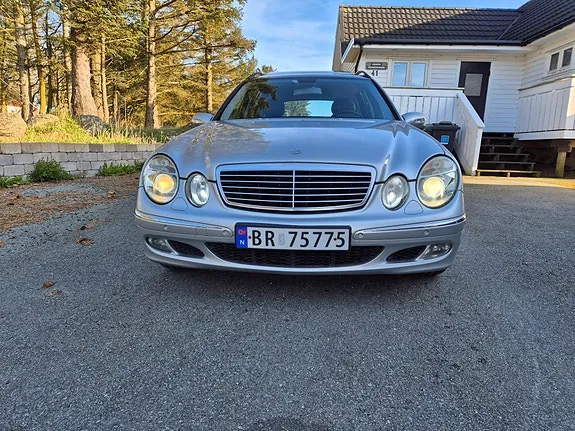 Mercedes-Benz E320 2003 photo 3