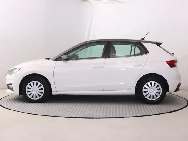 Skoda Fabia 2023 photo 2