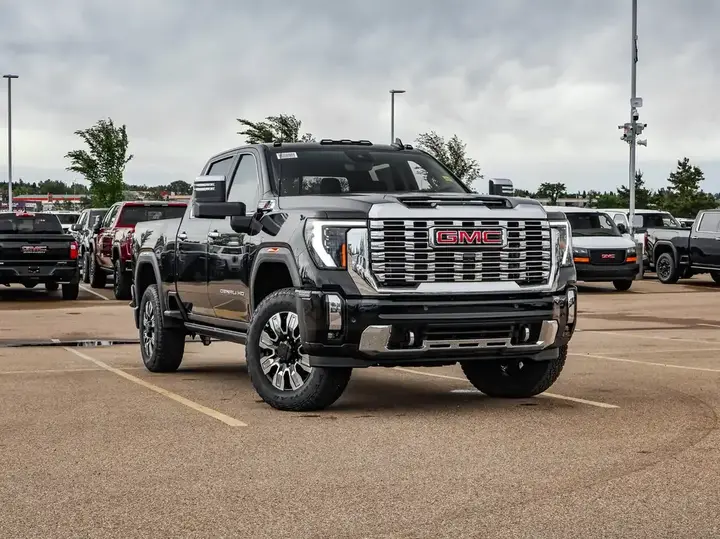 GMC Sierra 3500Hd 2026 photo 2