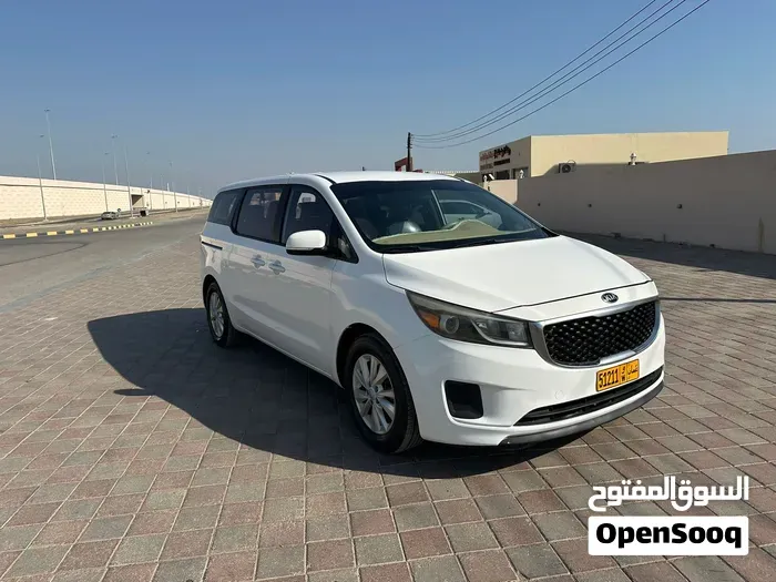 Kia Carnival 2015 photo 2