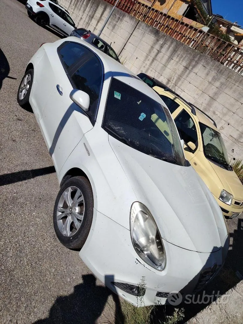 Alfa Romeo Giulietta 2013 photo 2