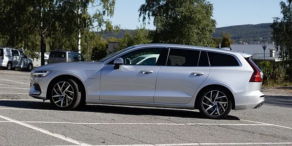 Volvo V60 2021 photo 2