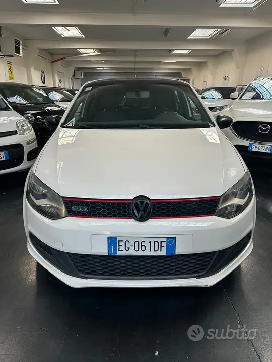 Volkswagen Polo 2011 photo 2