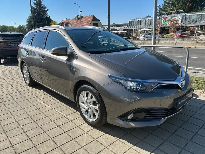 Toyota Auris 2018 photo 3