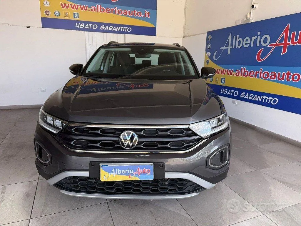 Volkswagen T-Roc 2023 photo 2
