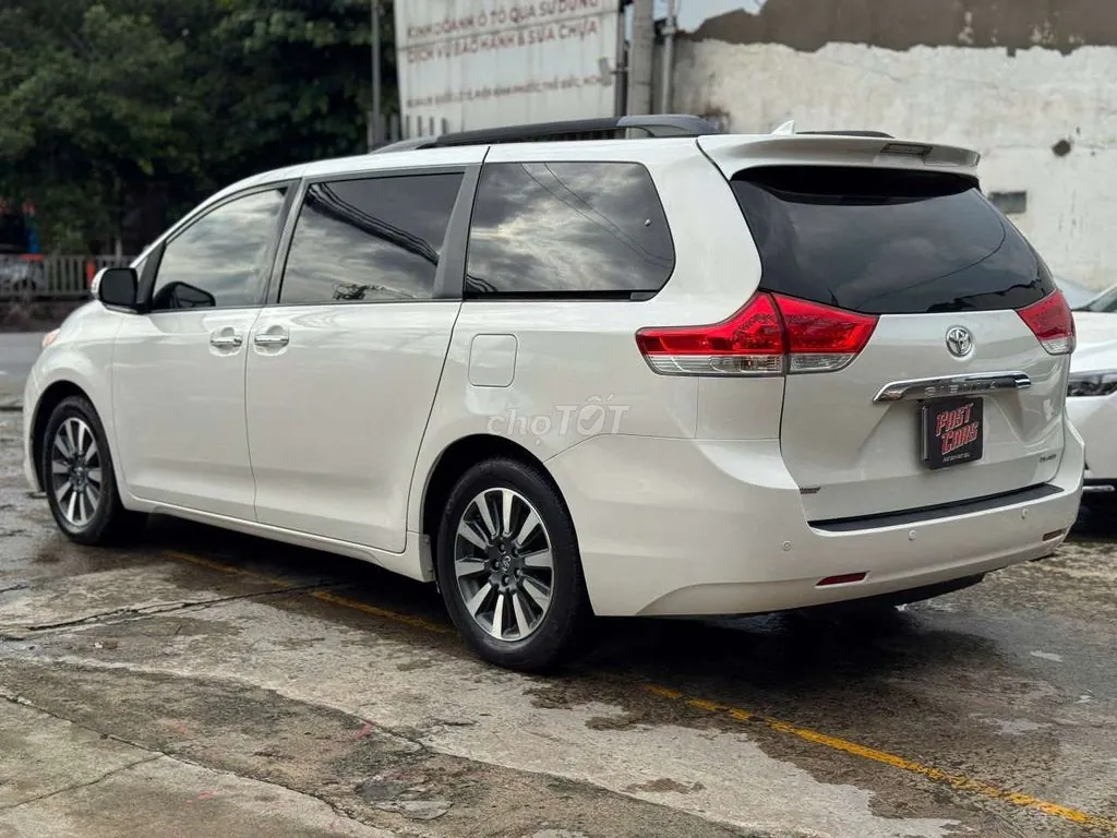 Toyota Sienna 2014 photo 4