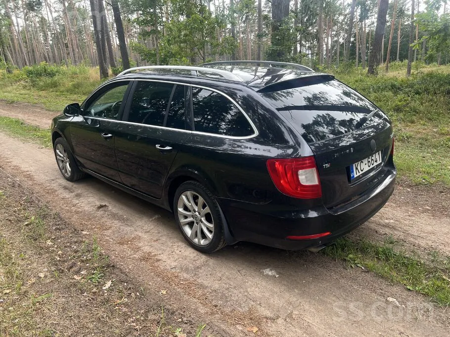 Skoda Superb 2012 photo 4