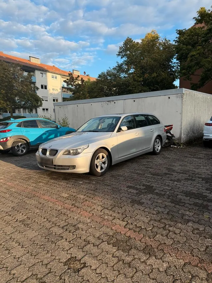 BMW 520I