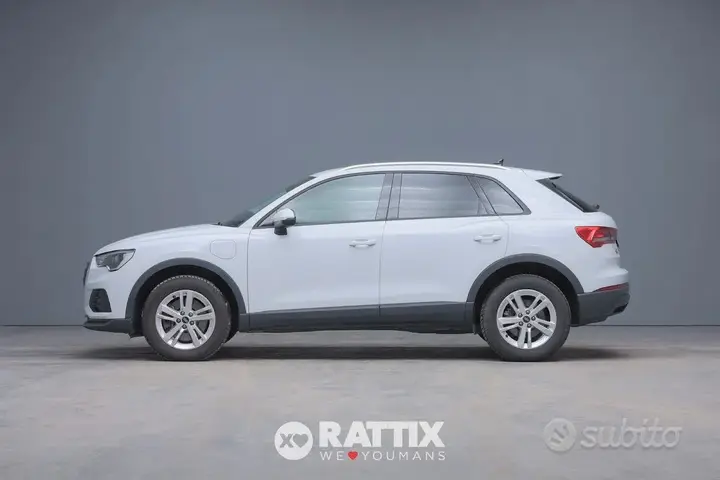 Audi Q3 2022 photo 2