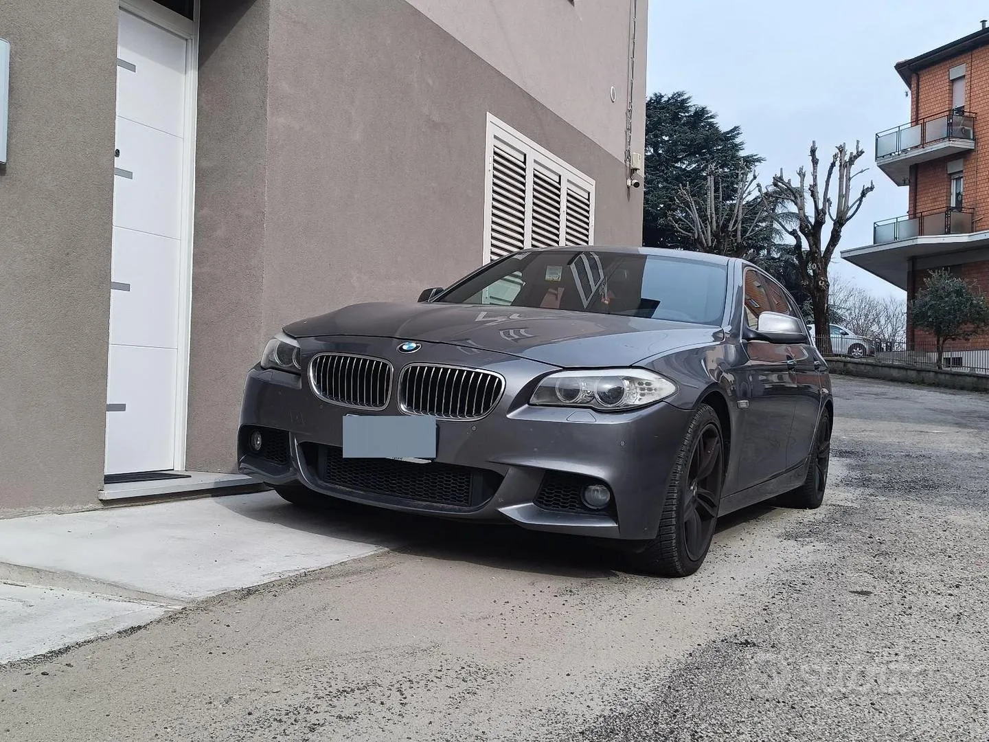 BMW 5 Series 2010 photo 2