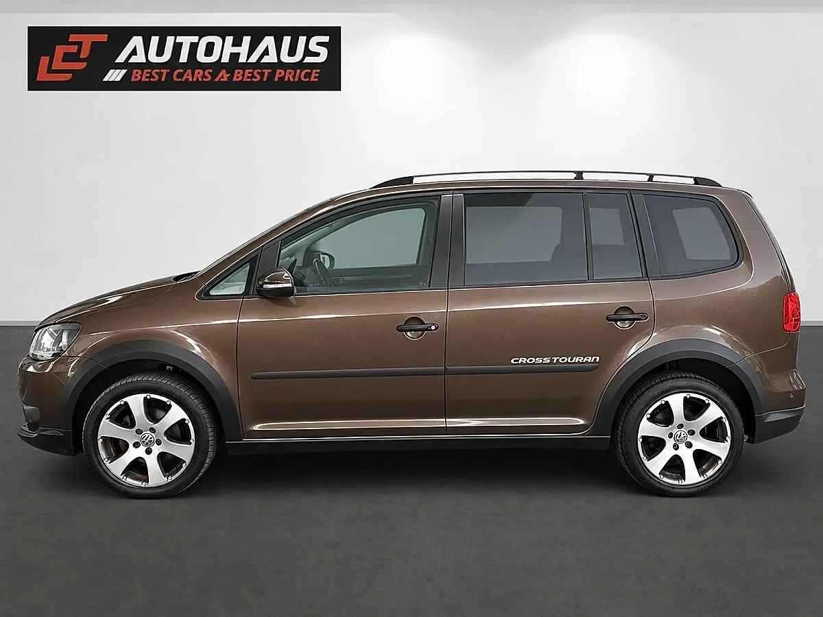 Volkswagen Touran 2012 photo 2