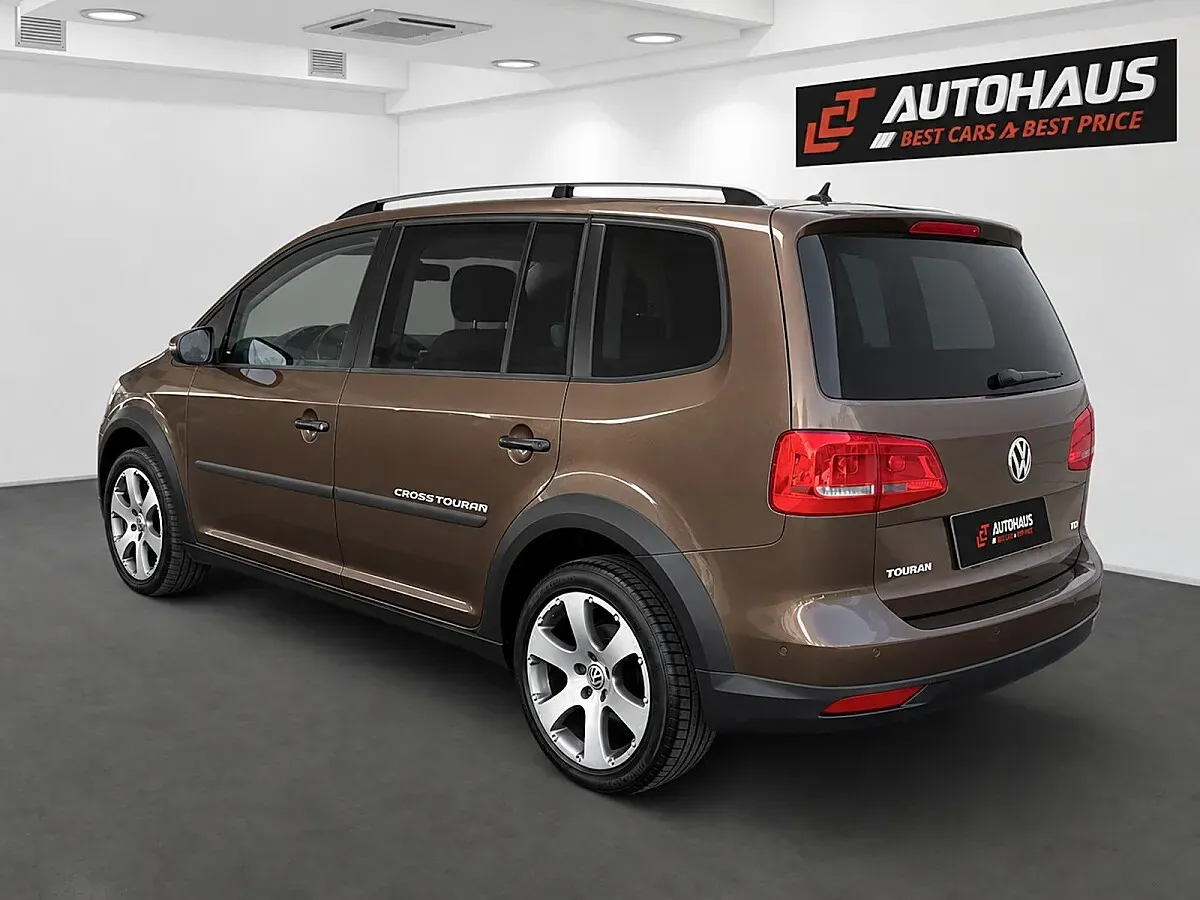 Volkswagen Touran 2012 photo 3