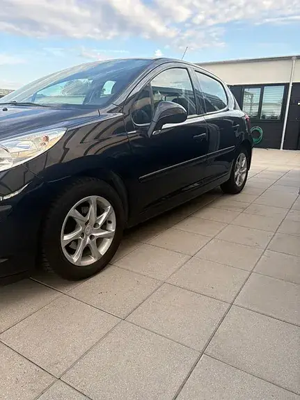 Peugeot 207 2008 photo 2