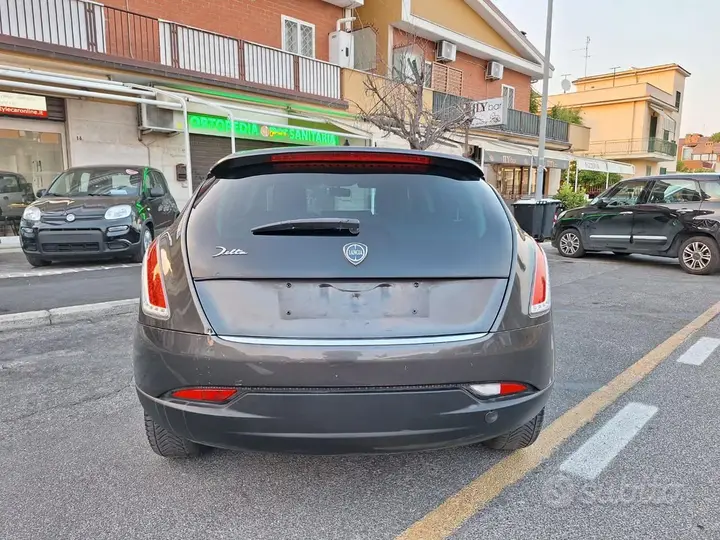 Lancia Delta 2011 photo 2