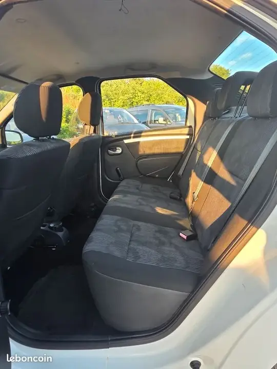 Dacia Logan 2011 photo 4