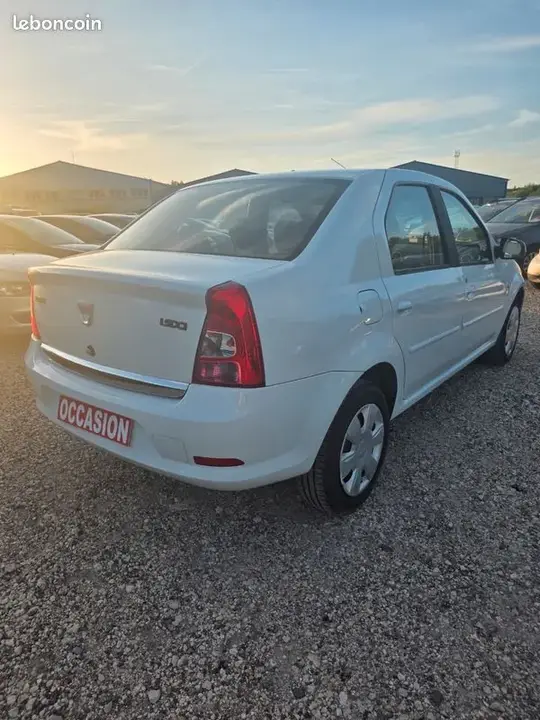 Dacia Logan 2011 photo 2