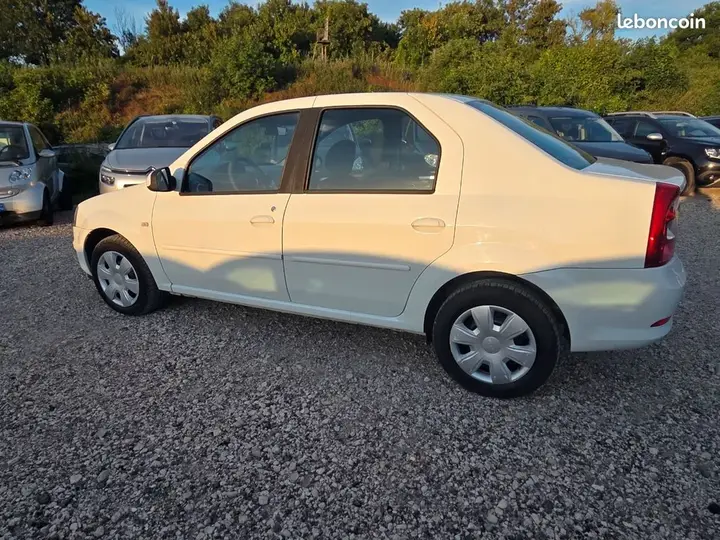 Dacia Logan 2011 photo 3