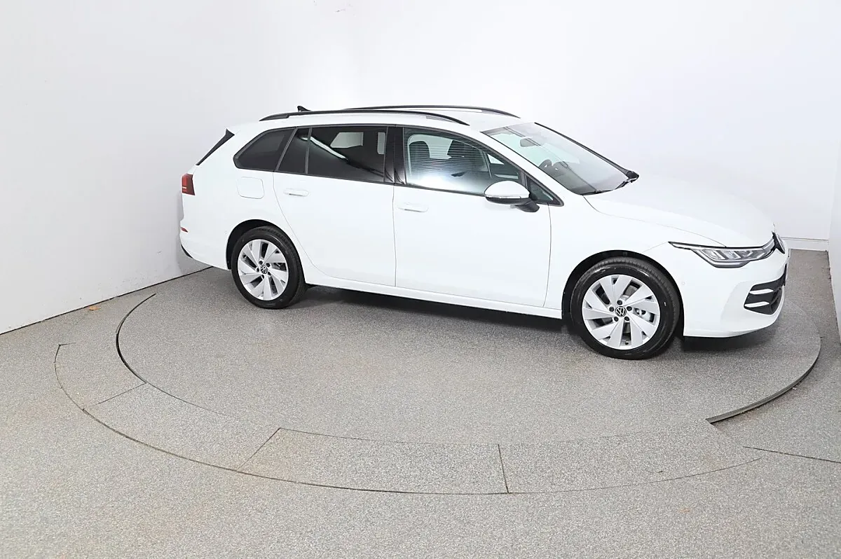 Volkswagen Golf 2026 photo 2