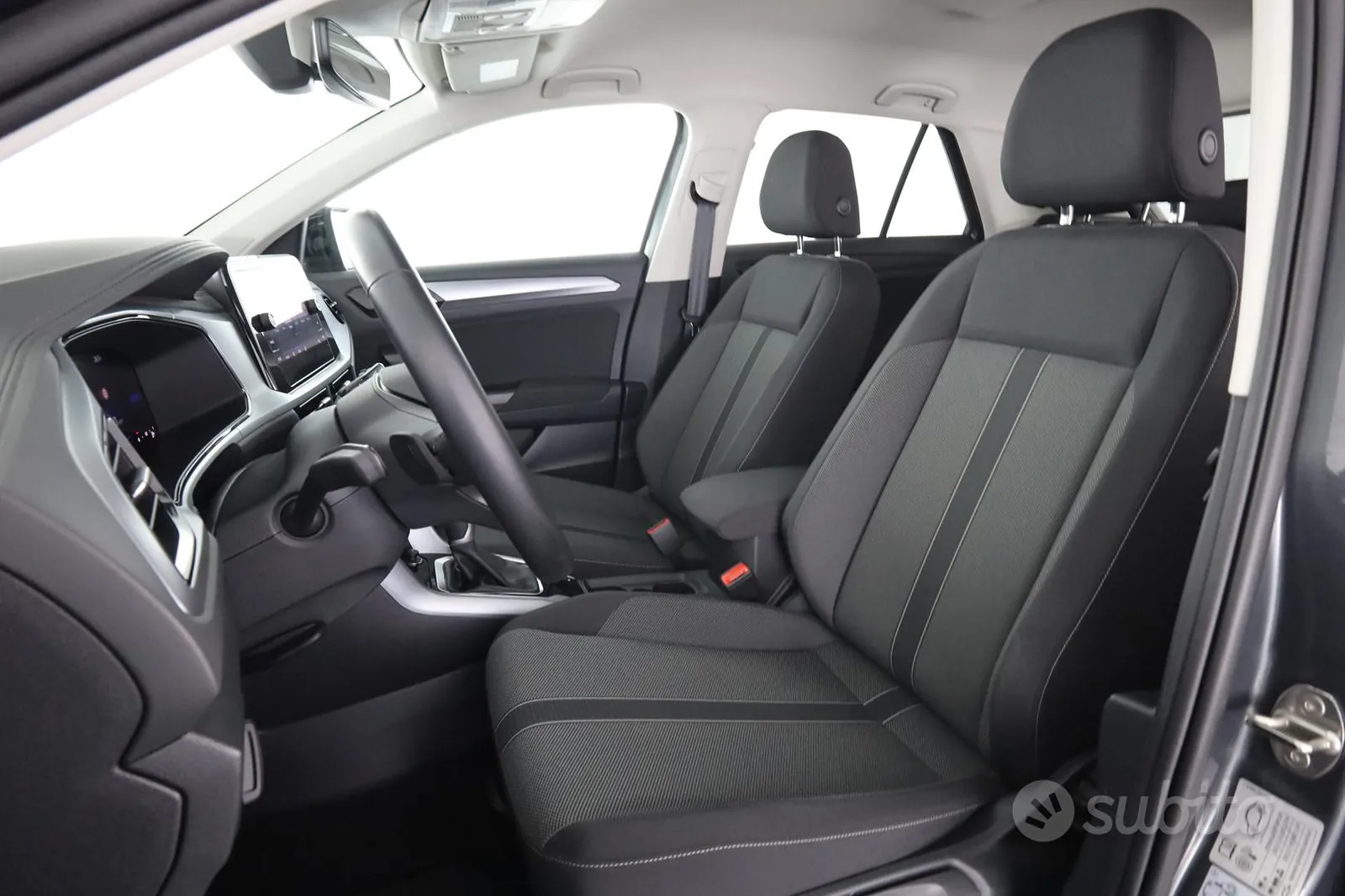 Volkswagen T-Roc 2024 photo 2