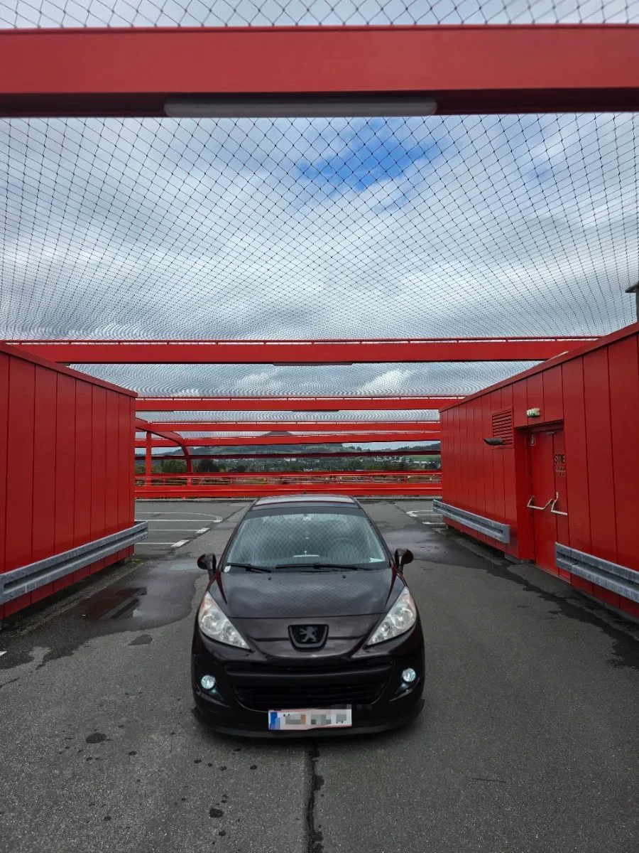 Peugeot 207 2011 photo 2
